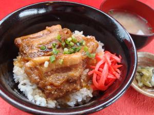 ごはんのお店彩花（バラ肉丼）