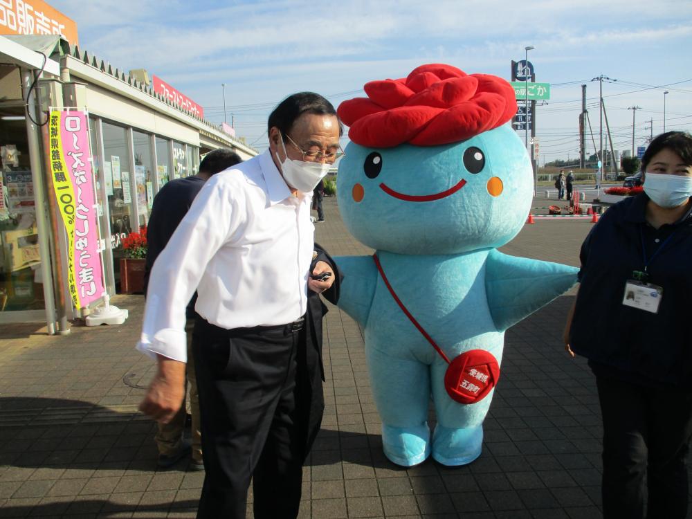 ごかりんと町長