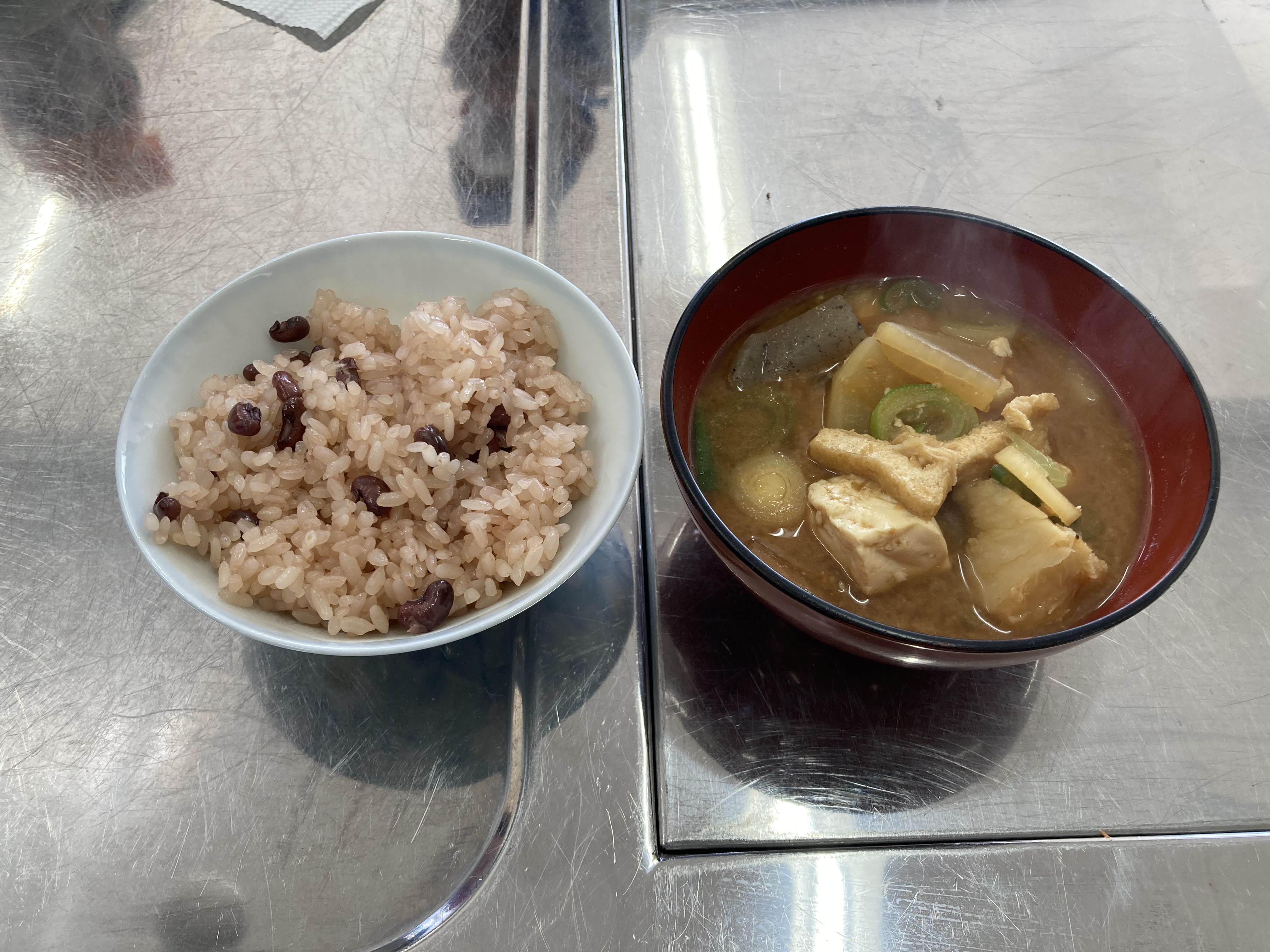 (2)赤飯・けんちん汁